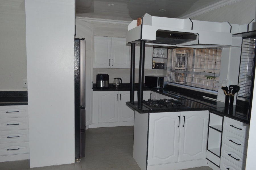 4 Bedroom Property for Sale in Flamwood North West